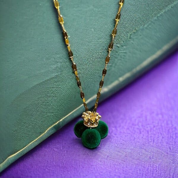 Crown green velvet necklace