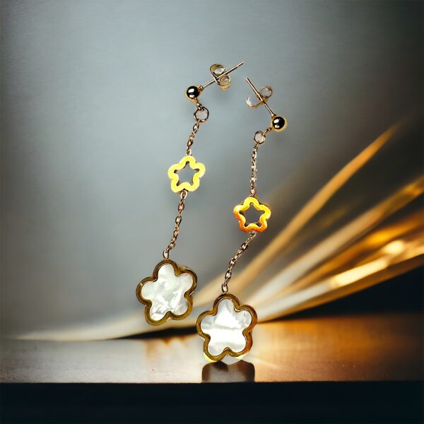Symmetrical grazia flower earrings
