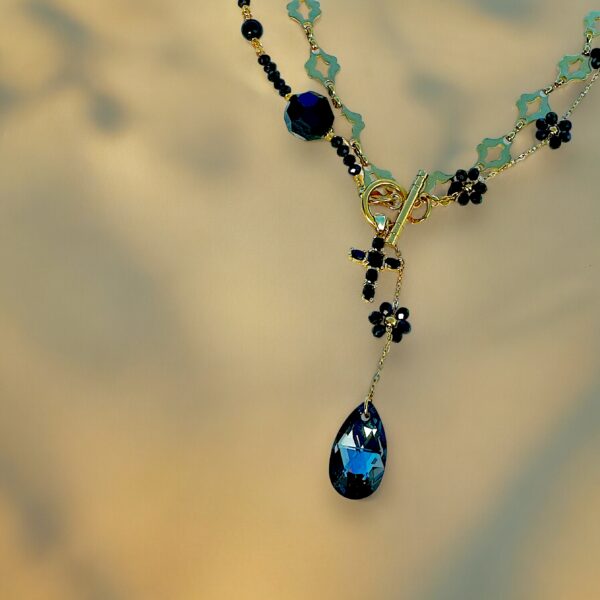 Black crystal kiss
