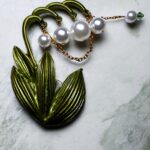 Lily of Shine Brosche